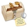 Bartl 7623 Holz-Spardose "Schatztruhe Mit Tiermotiv" Mit Schloß 2 Bartl 7623 Holz-Spardose "Schatztruhe Mit Tiermotiv" Mit Schloß -Le Toy Van Geschäft 107623 Schatztruhe